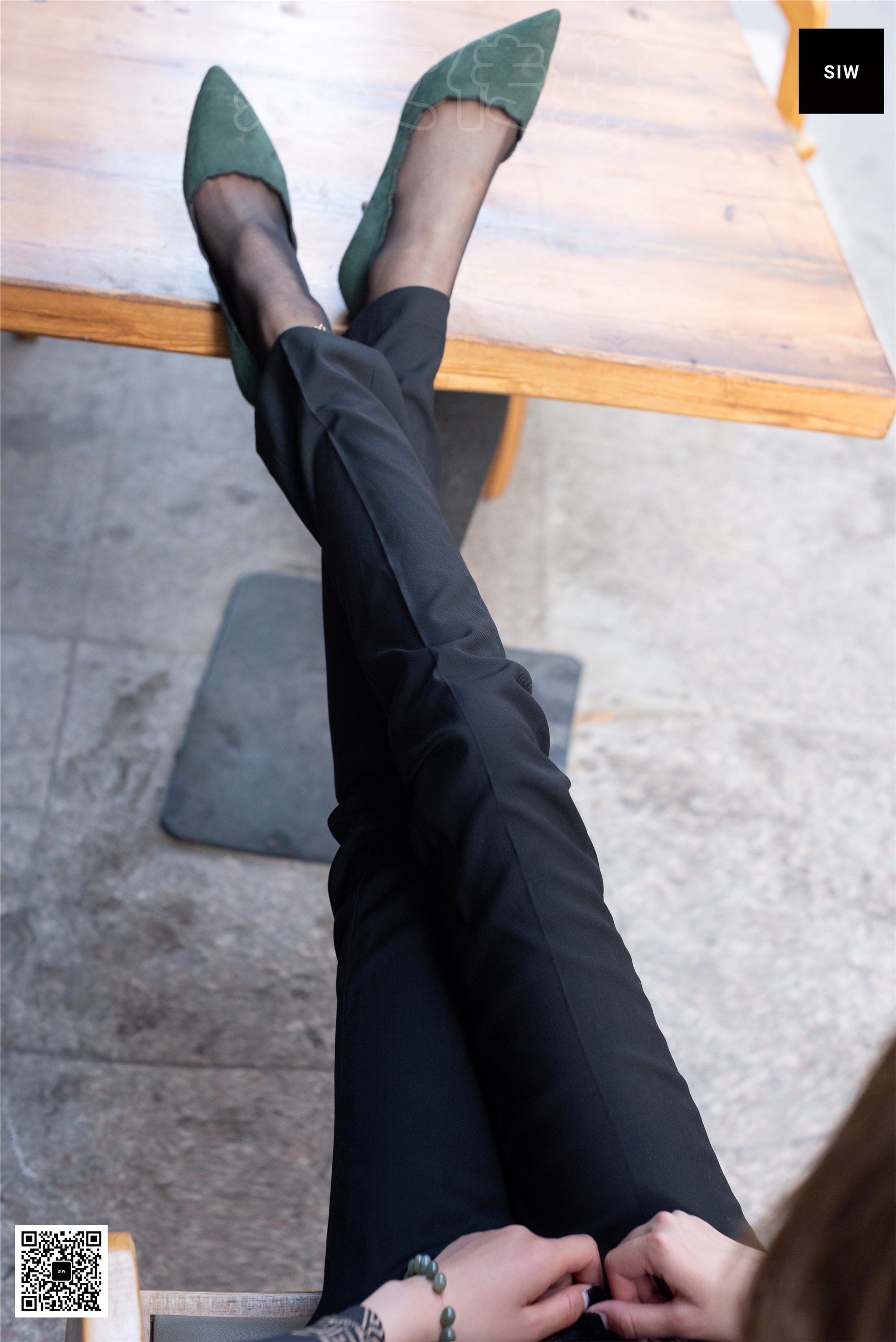 SIW斯文传媒 063 欧版翠绿印花高领长袖打底衫 - 新芳